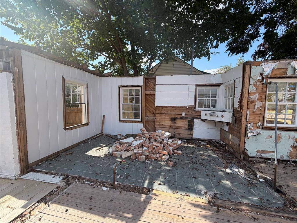 7131 Thurston Drive, Dallas, TX 75235 7131 Thurston Drive, Dallas, TX 75235