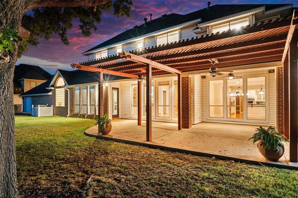 901 Walnut Falls Circle, Mansfield, TX 76063