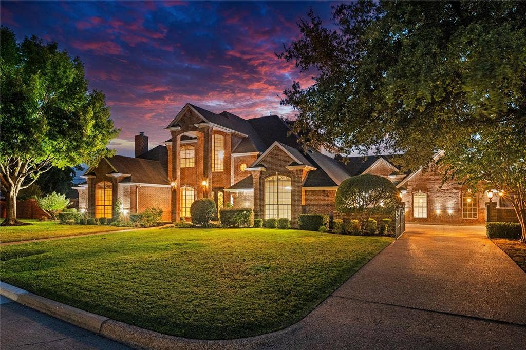 901 Walnut Falls Circle, Mansfield, TX 76063