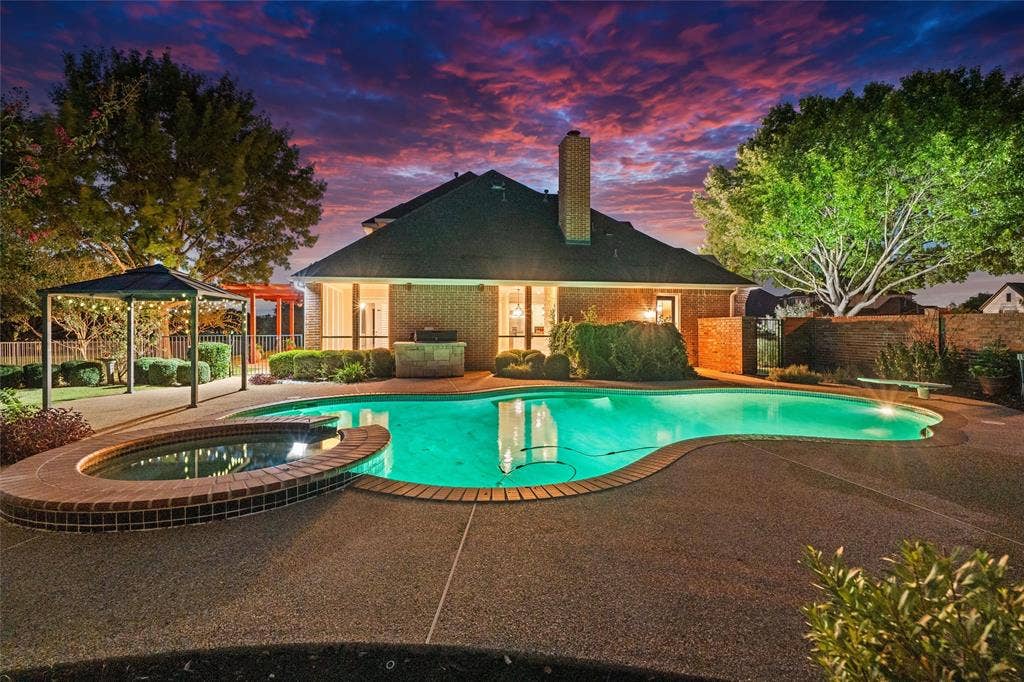 901 Walnut Falls Circle, Mansfield, TX 76063