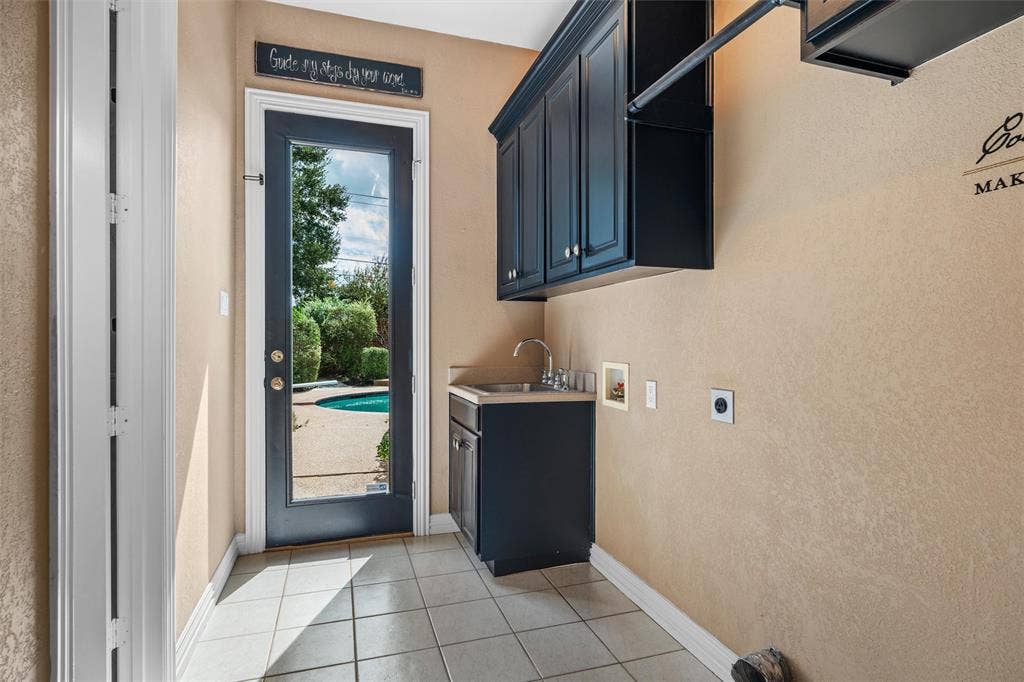 901 Walnut Falls Circle, Mansfield, TX 76063