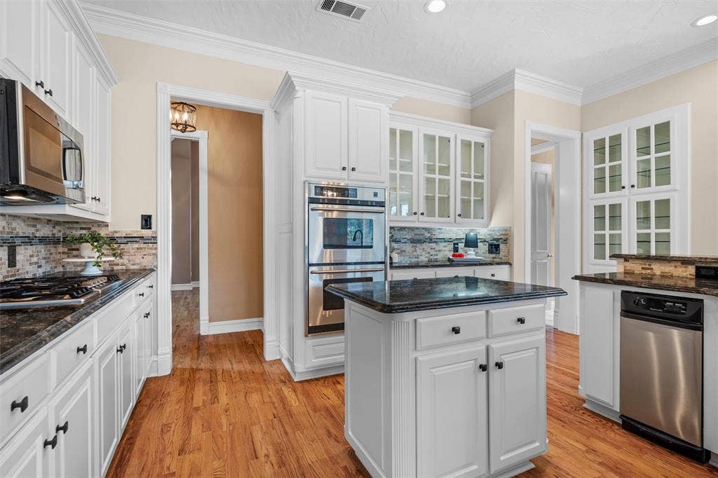 901 Walnut Falls Circle, Mansfield, TX 76063