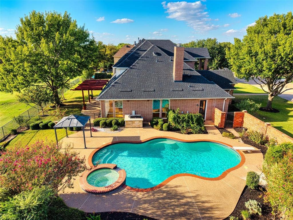 901 Walnut Falls Circle, Mansfield, TX 76063