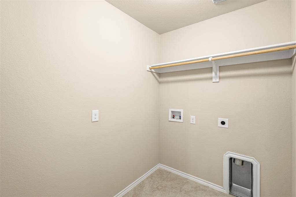 1547 Meadowlake Drive, Waxahachie, TX 75165