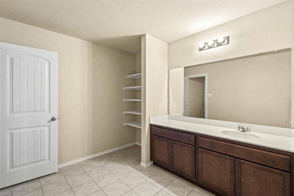 1547 Meadowlake Drive, Waxahachie, TX 75165
