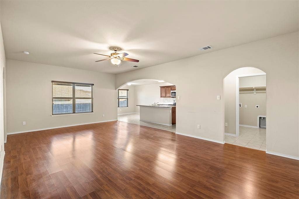 1547 Meadowlake Drive, Waxahachie, TX 75165