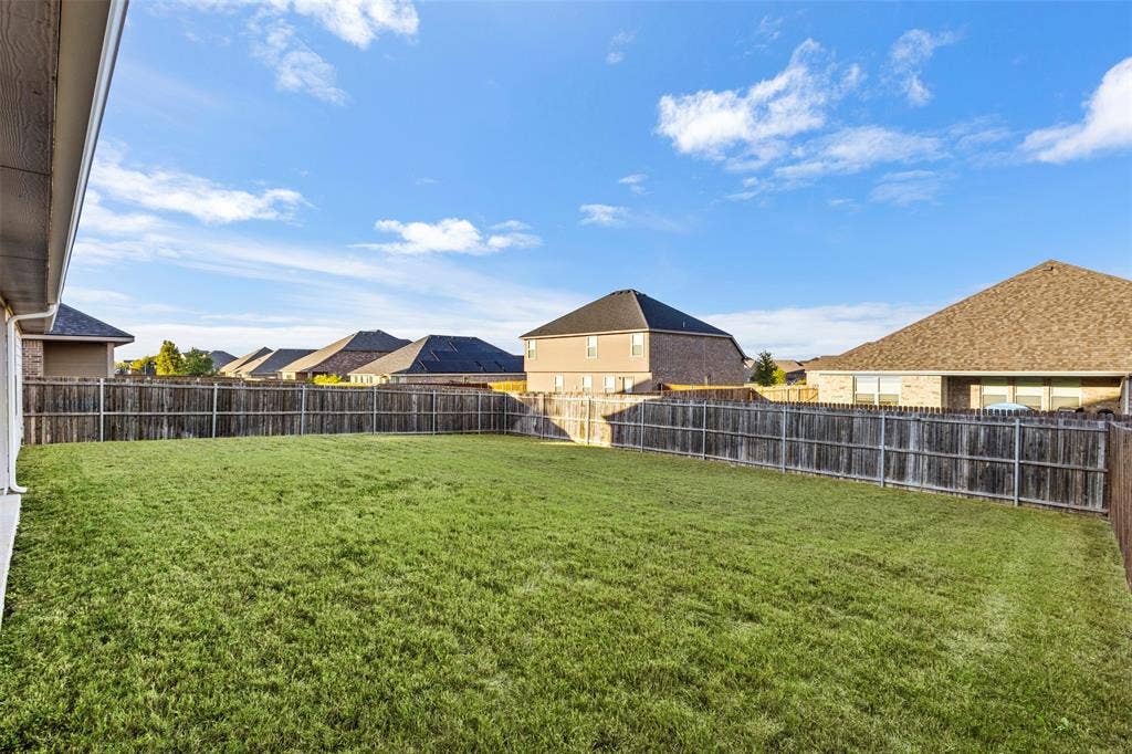 1547 Meadowlake Drive, Waxahachie, TX 75165