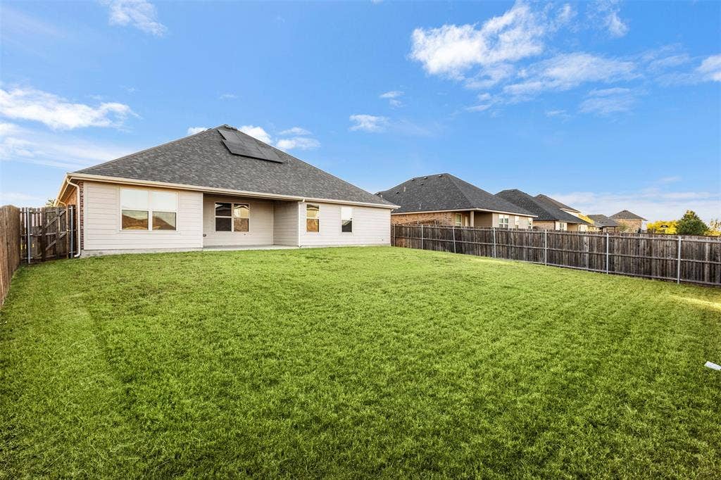 1547 Meadowlake Drive, Waxahachie, TX 75165