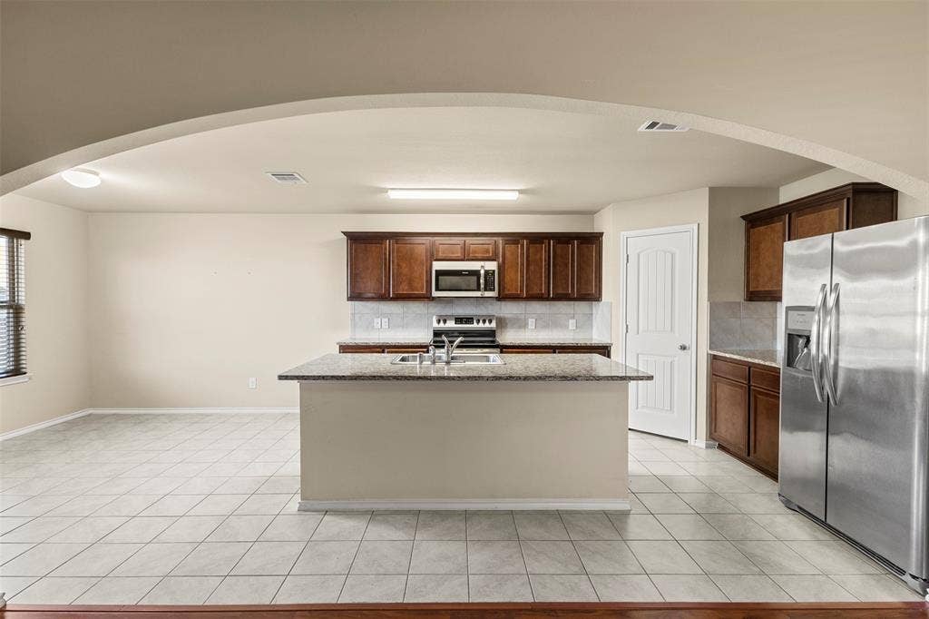 1547 Meadowlake Drive, Waxahachie, TX 75165