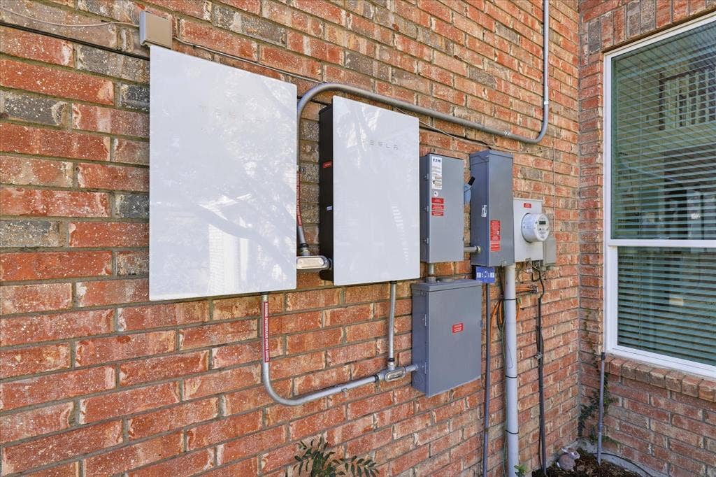 3618 Waynoka Drive, Carrollton, TX 75007 Tesla Solar Panel