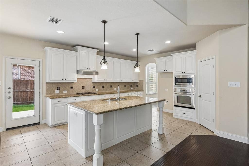 15994 Trail Glen Drive, Frisco, TX 75035 15994 Trail Glen Drive, Frisco, TX 75035