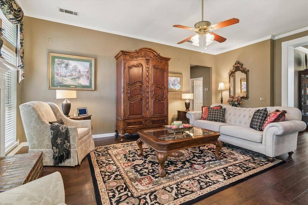 10521 Chablis Lane, Frisco, TX 75035 Hardwood-style flooring throughout