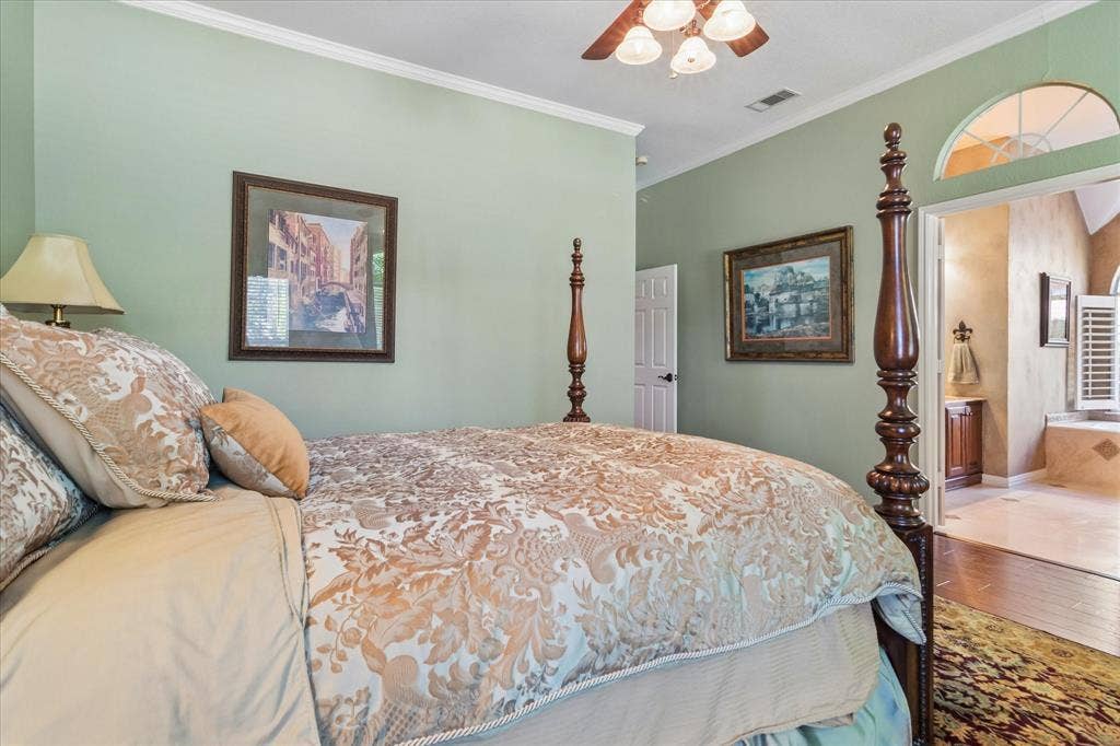 10521 Chablis Lane, Frisco, TX 75035 Tray ceiling with crown molding