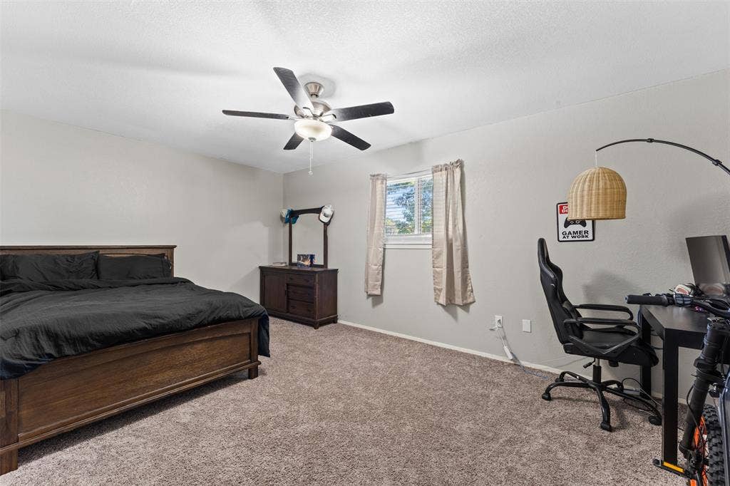 128 E Johnson Street, Hewitt, TX 76643 downstairs bedroom