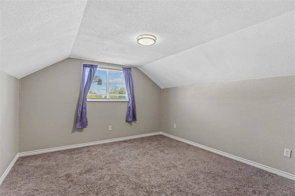 128 E Johnson Street, Hewitt, TX 76643 upstairs bedroom