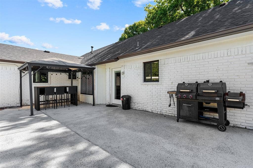 128 E Johnson Street, Hewitt, TX 76643 128 E Johnson Street, Hewitt, TX 76643