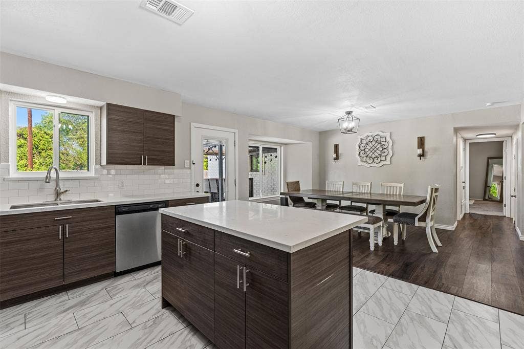 128 E Johnson Street, Hewitt, TX 76643 128 E Johnson Street, Hewitt, TX 76643