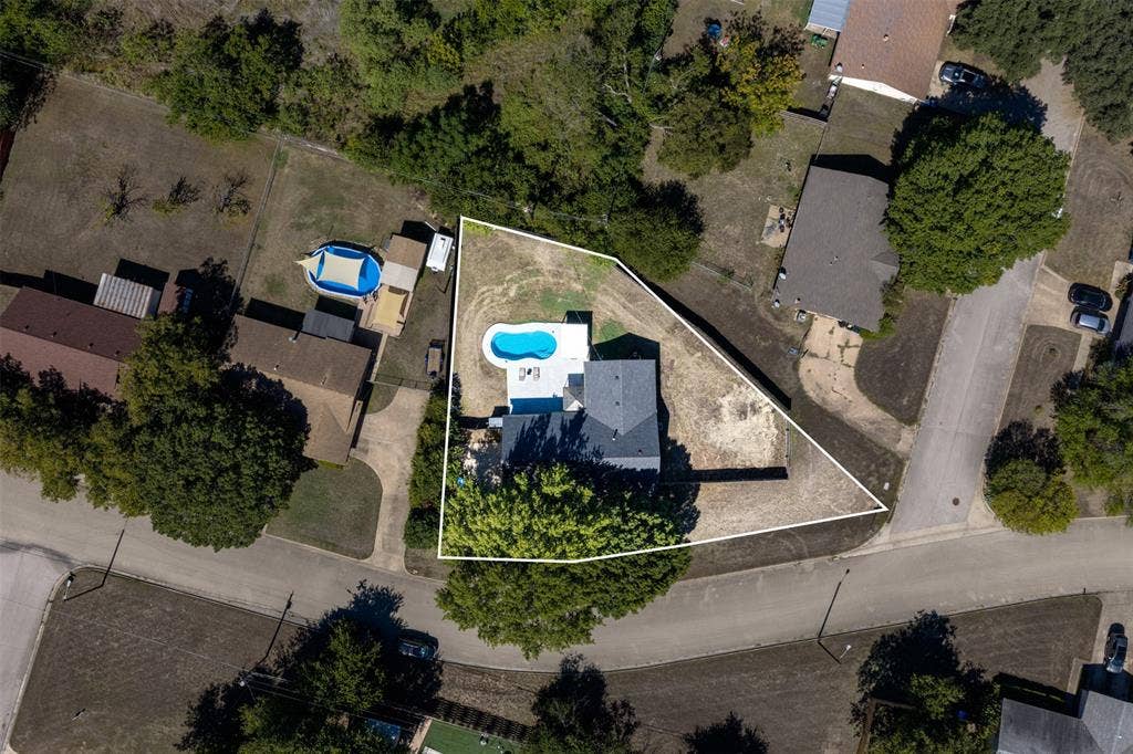 128 E Johnson Street, Hewitt, TX 76643 128 E Johnson Street, Hewitt, TX 76643