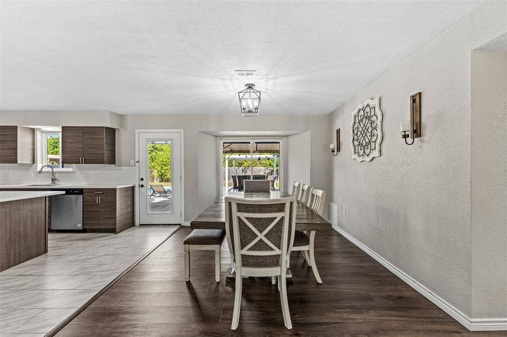 128 E Johnson Street, Hewitt, TX 76643 128 E Johnson Street, Hewitt, TX 76643
