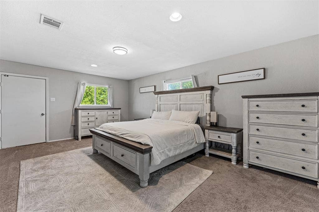 128 E Johnson Street, Hewitt, TX 76643 primary bedroom