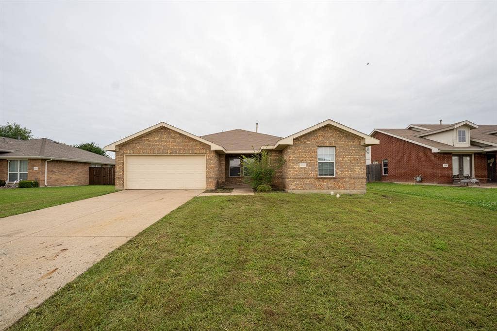 233 Willow Creek Lane, Terrell, TX 75160 233 Willow Creek Lane, Terrell, TX 75160