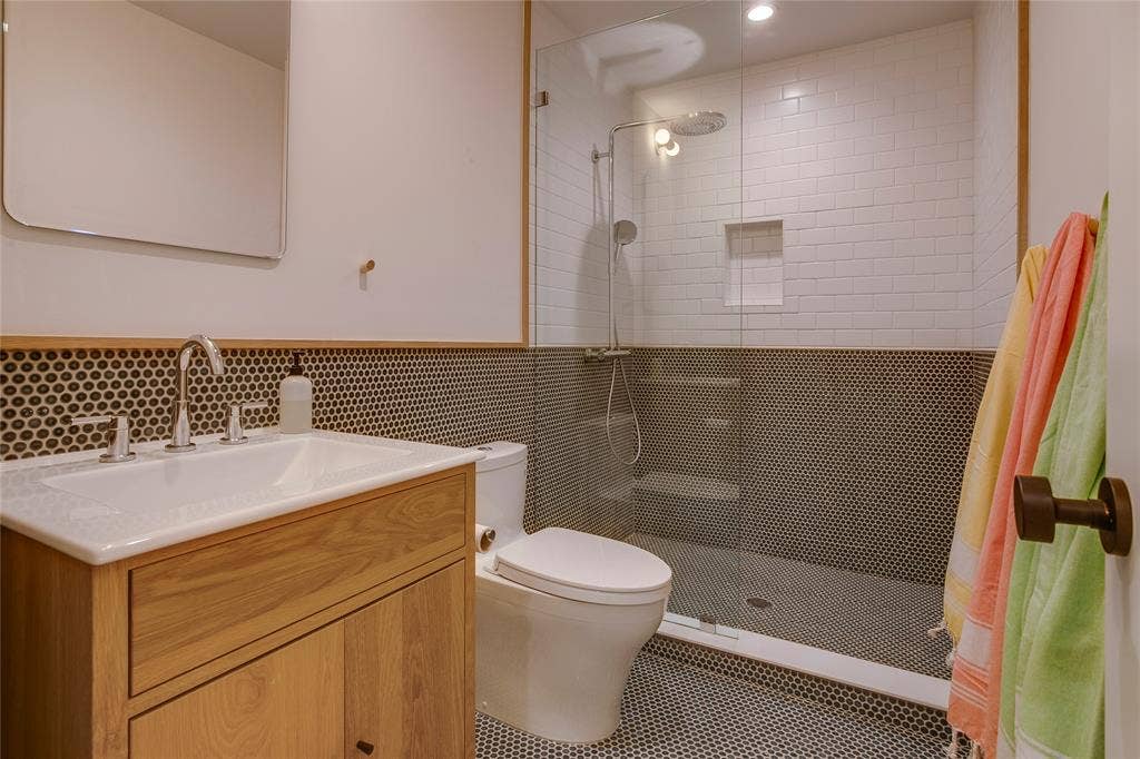 Upstairs full bath with walk-in shower in the detached ADU.