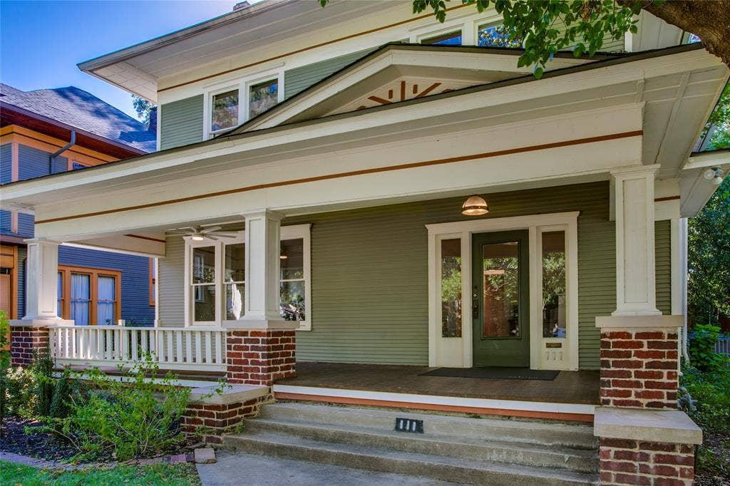 Welcome to 111 S Rosemont Ave in historic Winnetka Heights! Extensive exterior restoration was done in 2022-2023. All exterior walls and frameswere scraped and repainted.