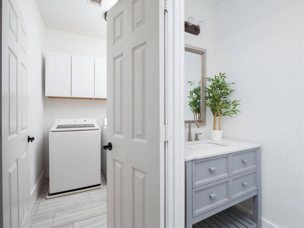 326 Equine Lane, Celina, TX 75009 Upated half bathroom