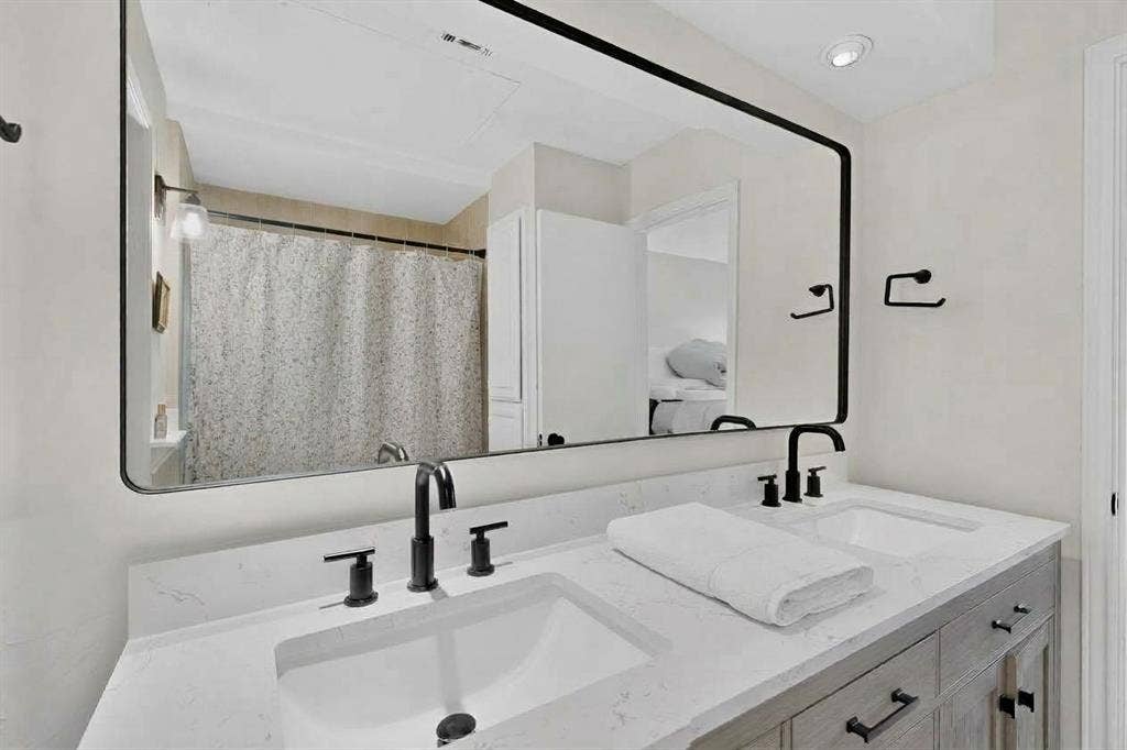 4030 Rawlins Street, #E, Dallas, TX 75219 4030 Rawlins Street, #E, Dallas, TX 75219