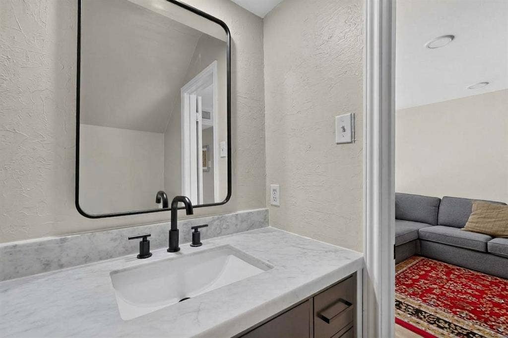 4030 Rawlins Street, #E, Dallas, TX 75219 4030 Rawlins Street, #E, Dallas, TX 75219