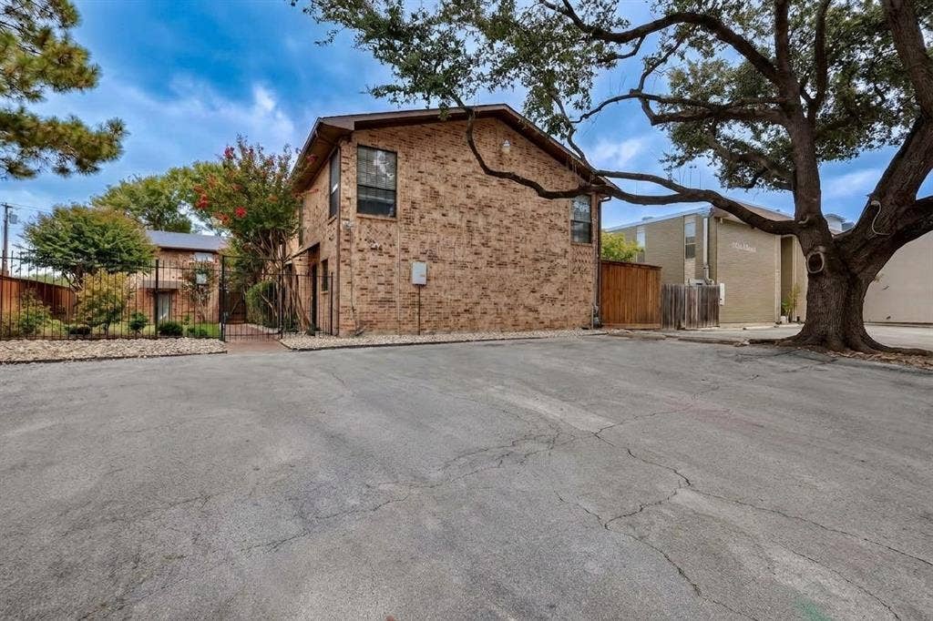 4030 Rawlins Street, #E, Dallas, TX 75219 4030 Rawlins Street, #E, Dallas, TX 75219