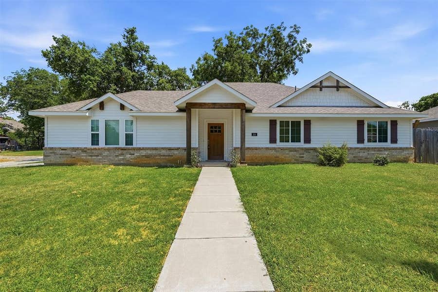Property photo for 104 S Jordan Street, Whitesboro, TX