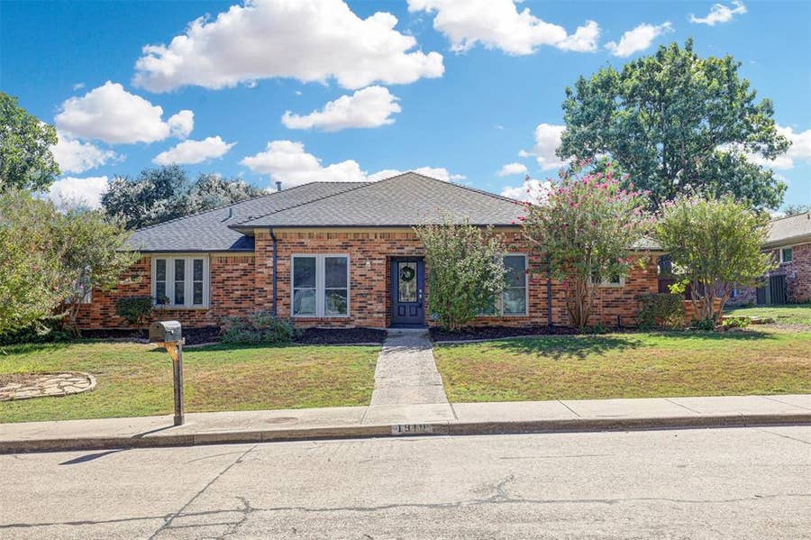 Property photo for 1910 Middle Glen Drive, Carrollton, TX