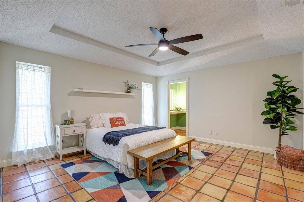 1910 Middle Glen Drive, Carrollton, TX 75007 1910 Middle Glen Drive, Carrollton, TX 75007