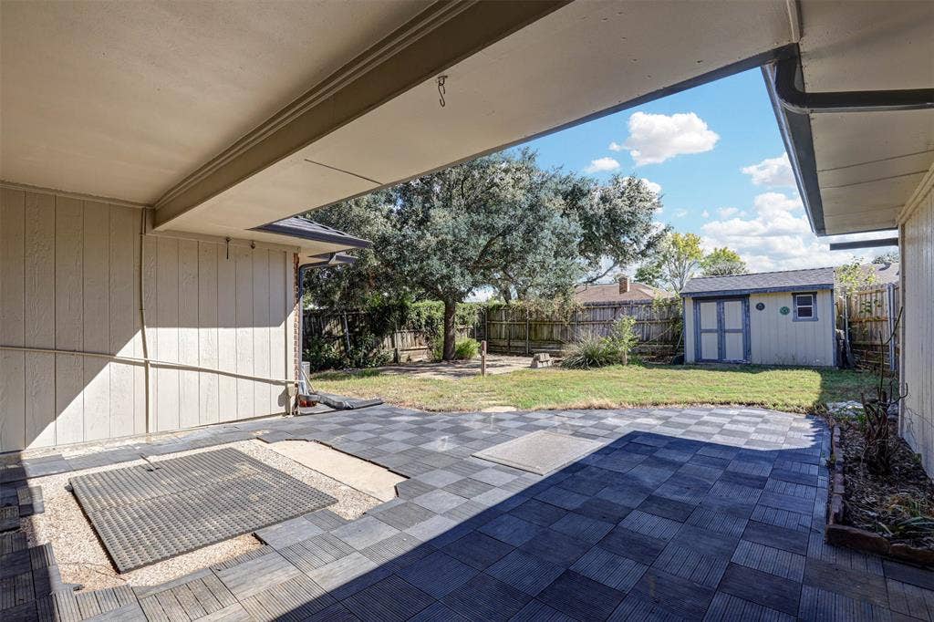 1910 Middle Glen Drive, Carrollton, TX 75007 1910 Middle Glen Drive, Carrollton, TX 75007