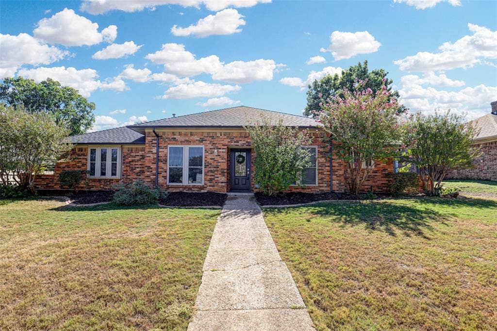 1910 Middle Glen Drive, Carrollton, TX 75007 1910 Middle Glen Drive, Carrollton, TX 75007
