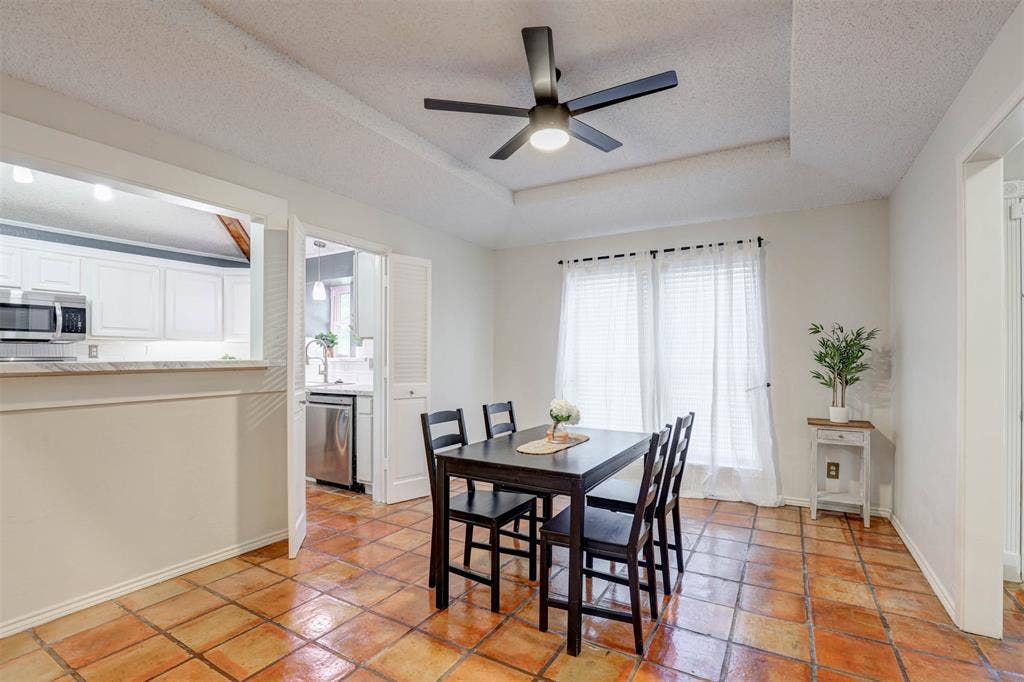 1910 Middle Glen Drive, Carrollton, TX 75007 1910 Middle Glen Drive, Carrollton, TX 75007