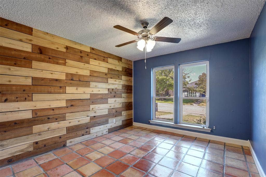 1910 Middle Glen Drive, Carrollton, TX 75007 1910 Middle Glen Drive, Carrollton, TX 75007
