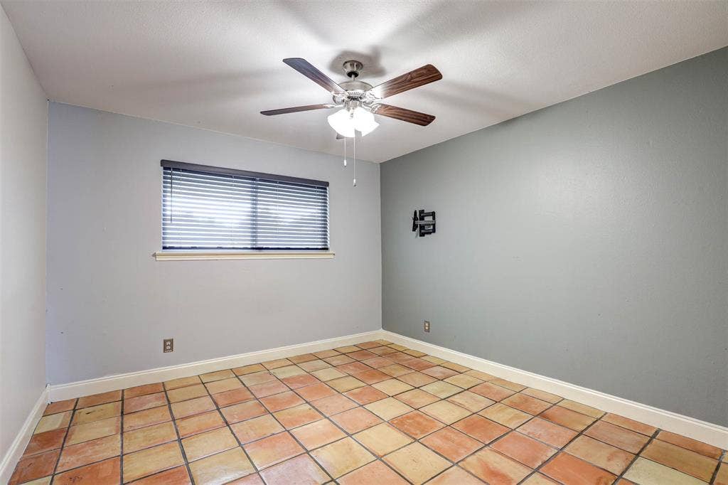 1910 Middle Glen Drive, Carrollton, TX 75007 1910 Middle Glen Drive, Carrollton, TX 75007