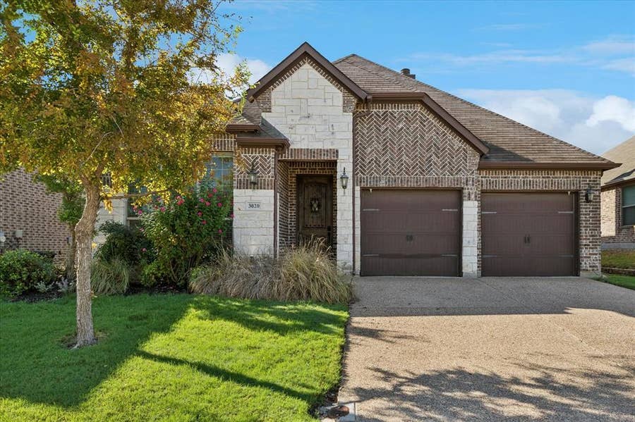 Property photo for 3020 Waterfall Drive, Fort Worth, TX