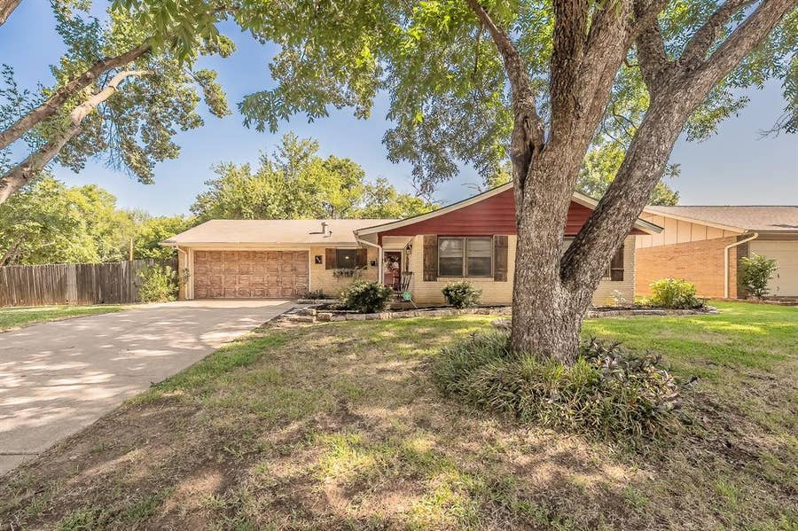 Property photo for 612 Bayless Drive, Euless, TX
