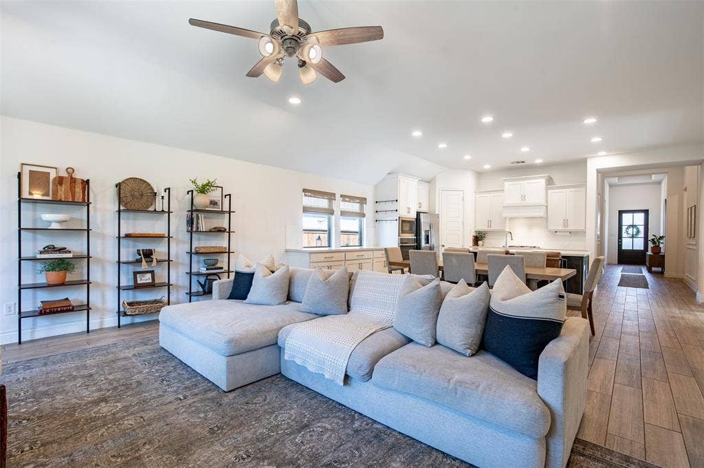 725 Bretallow Drive, Celina, TX 75009 725 Bretallow Drive, Celina, TX 75009