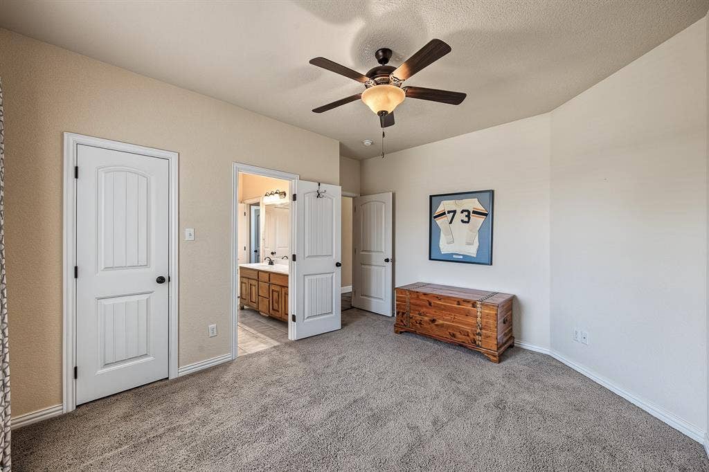 Secondary bedroom
