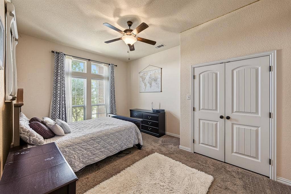 Secondary bedroom