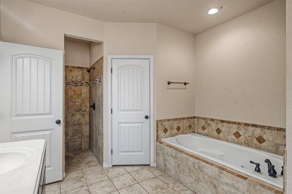 112 Meadow Arbor Drive, Weatherford, TX 76085