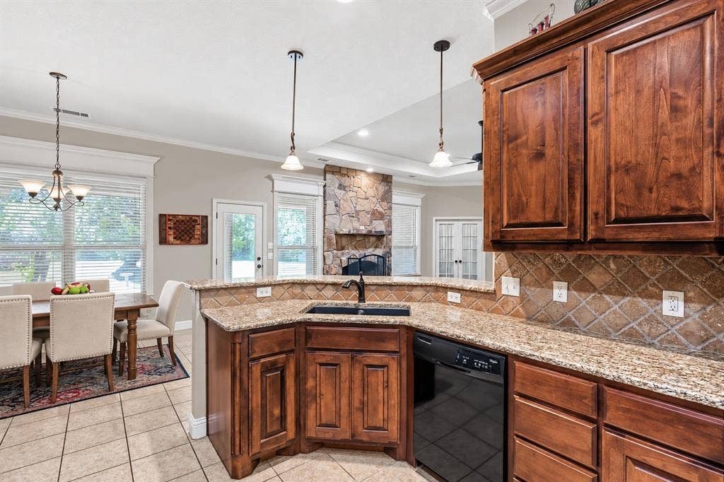 **Virtually staged breakfast area with SW Agreeable Gray paint**