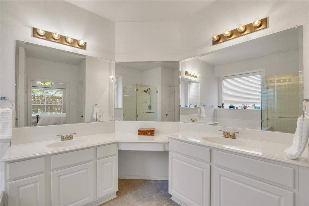 419 Lakefield Drive, Murphy, TX 75094 Primary double vanities