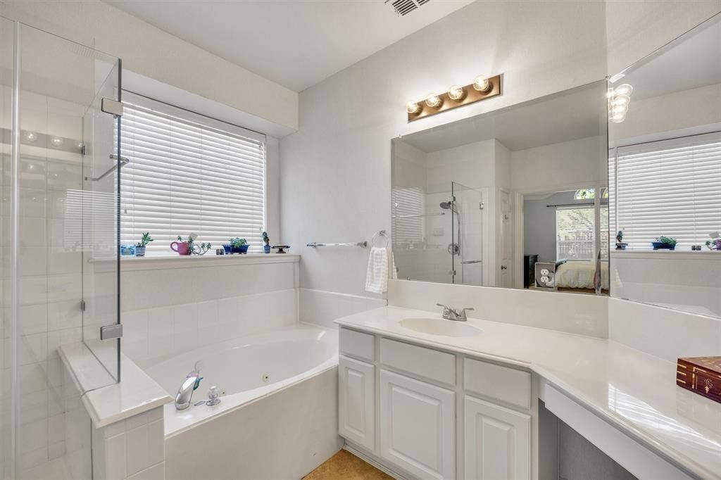 419 Lakefield Drive, Murphy, TX 75094 Primary separate tub and shower
