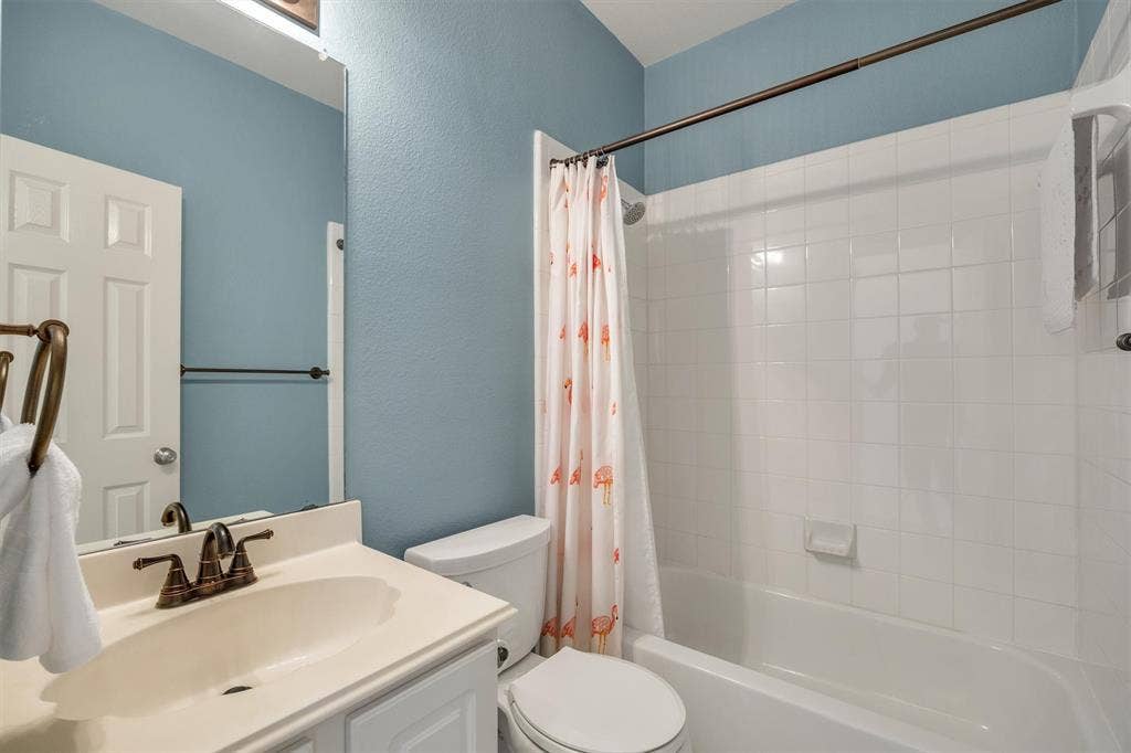 419 Lakefield Drive, Murphy, TX 75094 Downstairs guest bath
