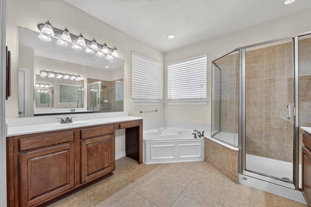 7529 Zinnia Lane, Forest Hill, TX 76140